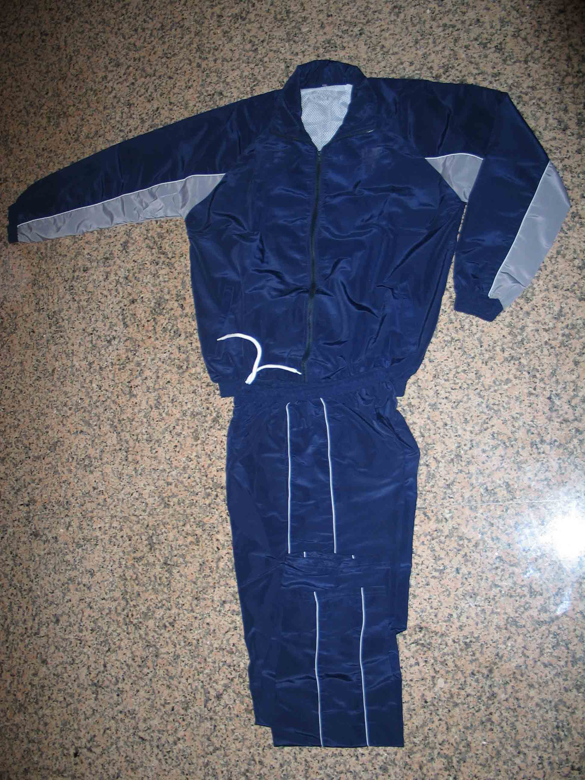 JOGGING SUIT