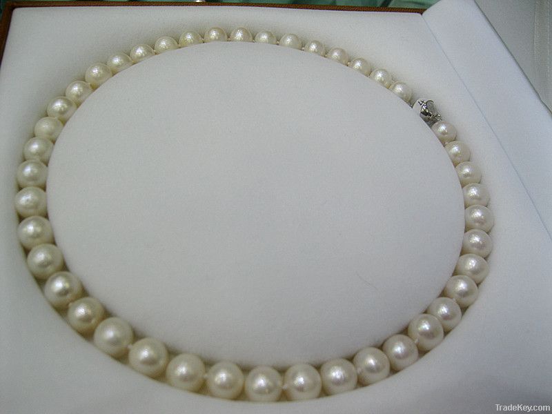 pearl necklace