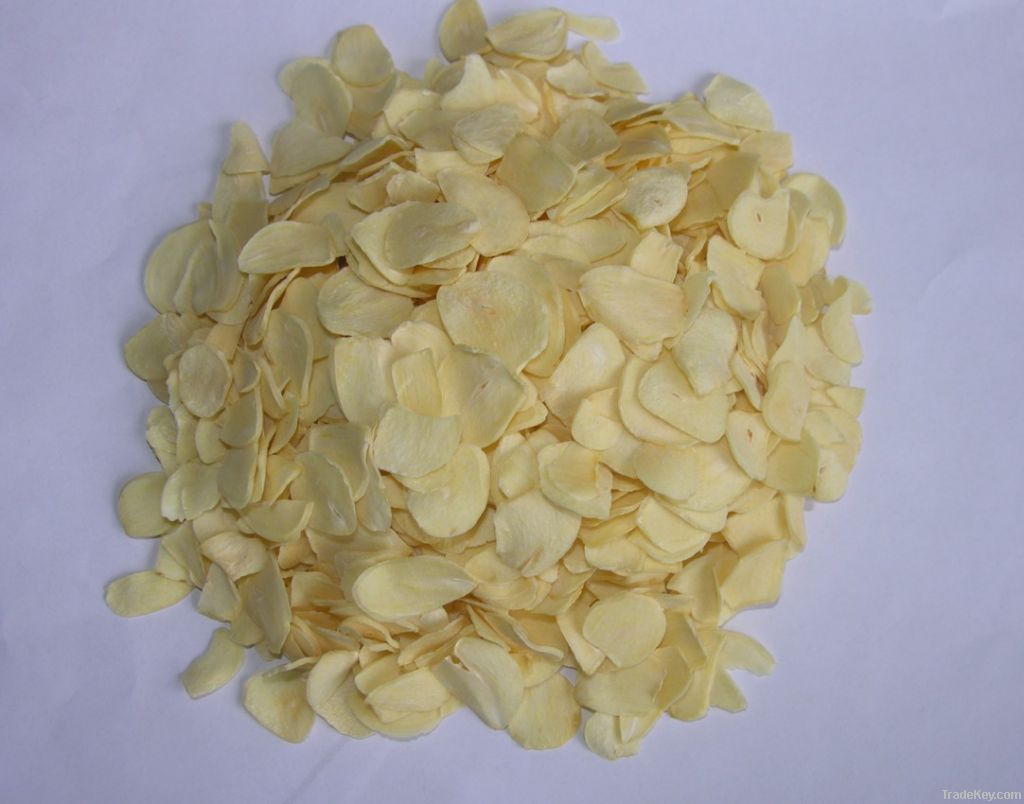 dehydrated garlic flakes