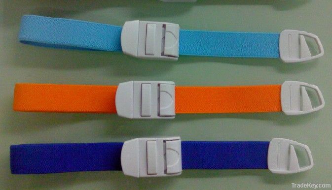 Plastic buckle tourniquet