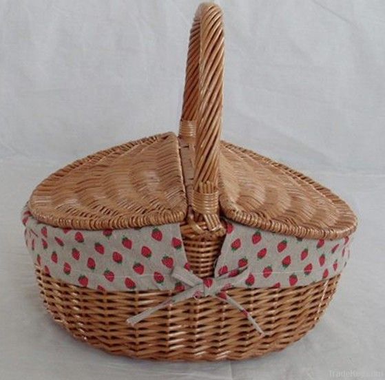 Wicker basket for picnic