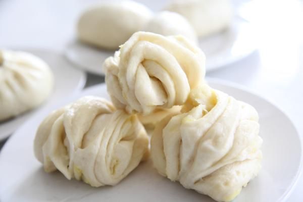 Steamed Mandarin Rolls with Milk