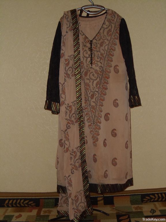 Ladies Block Printed 3-piece suit.