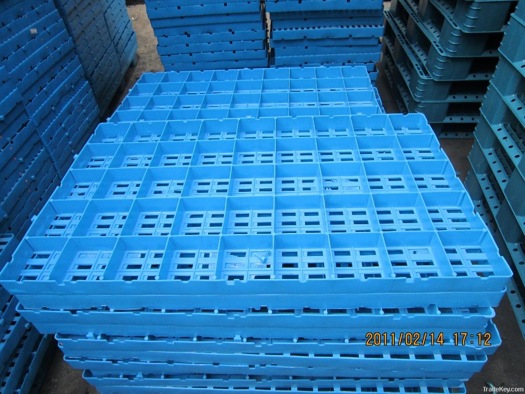 Single faced light duty mesh plastic pallet