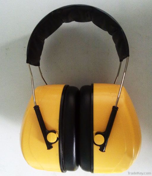 Noise cancerling earmuff