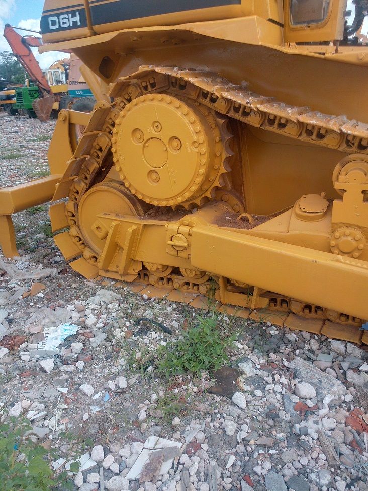 Used bulldozer CAT D6H in good condition