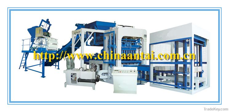 Concrete brick molding machine