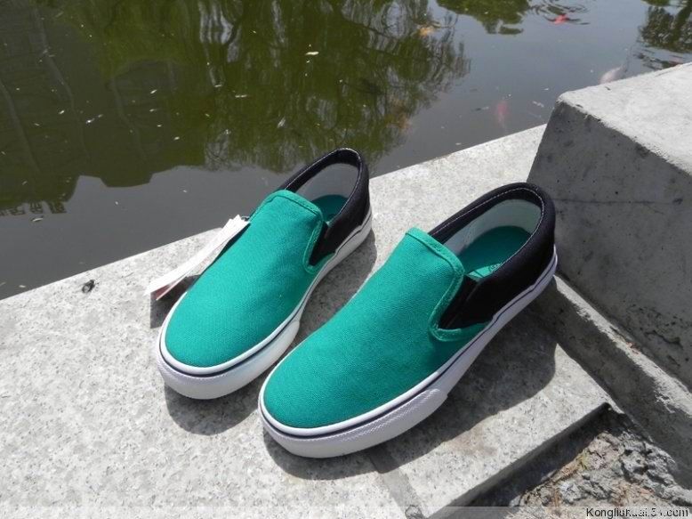 Slip-on style Men's casual canvas shoes