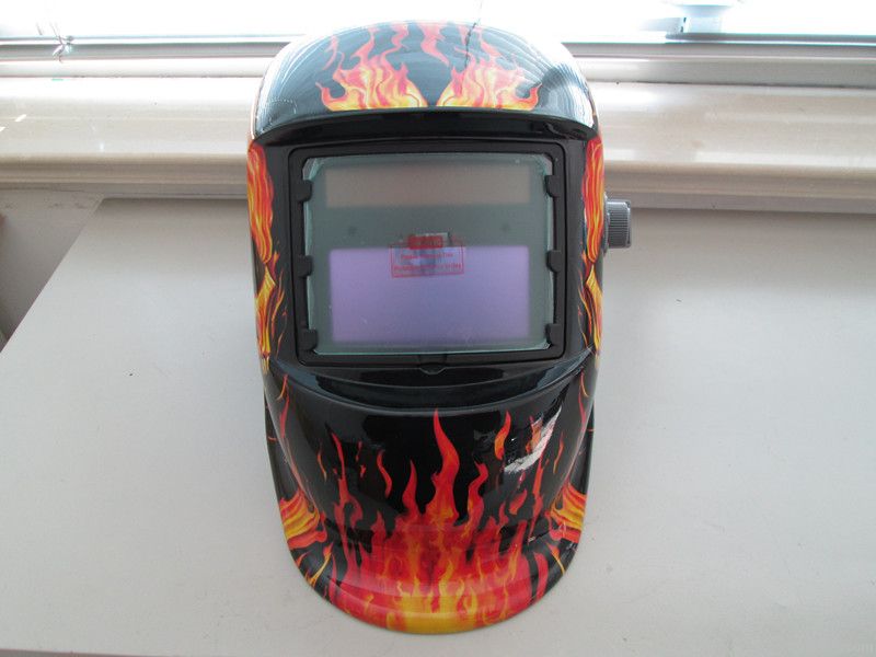 Auto darkening welding helmet