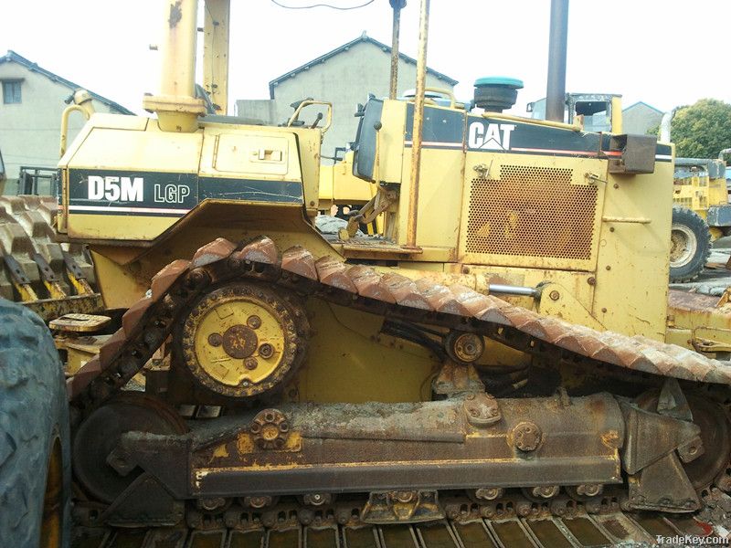 crawler bulldozer CAT D5M