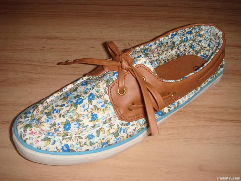 Lady Casual Shoes with Floral Canvas