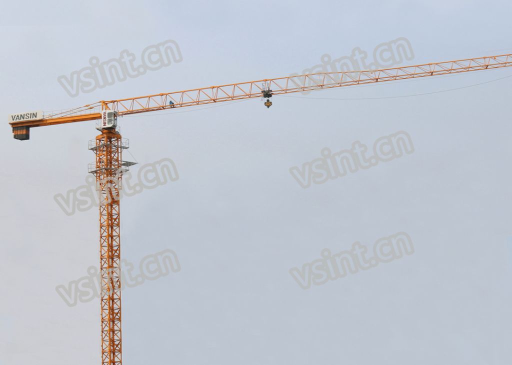 12t flattop QTZ250 topless tower crane TC7025 construction crane used in Dubai with frequency Schneider invertor L68B2 mast