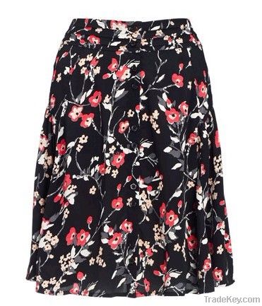 Women's flatering pleated skirt