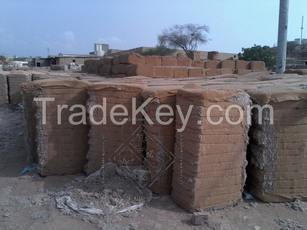 Mushroom cultivation from cotton waste