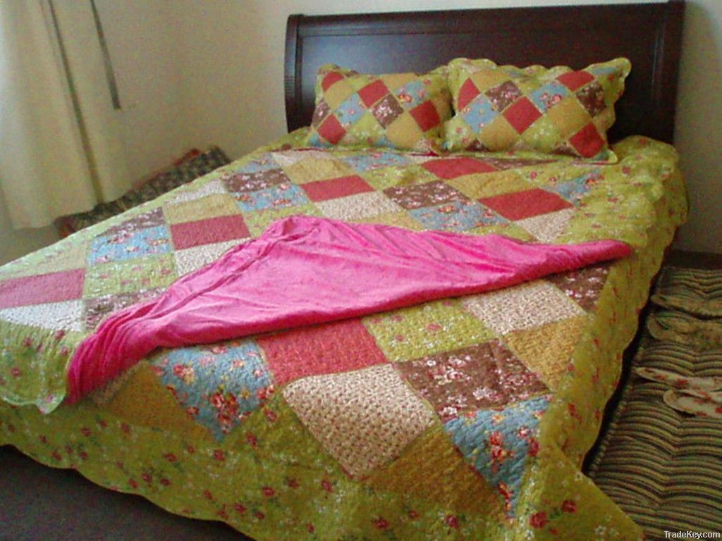 Embroidered patckwork quilt set