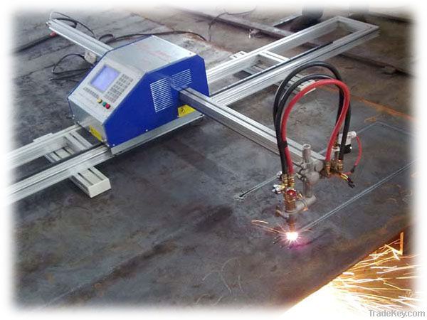 Under the CNC flame cutting machine under the CNC plasma cutting machi