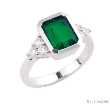 Fashion Gemstone jewelry 925 Silver ring with Emerald Essence