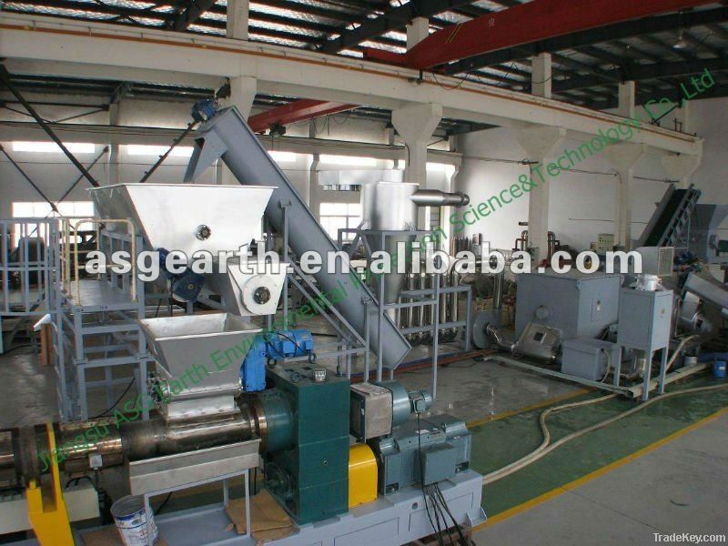 Plastic film granulating plant