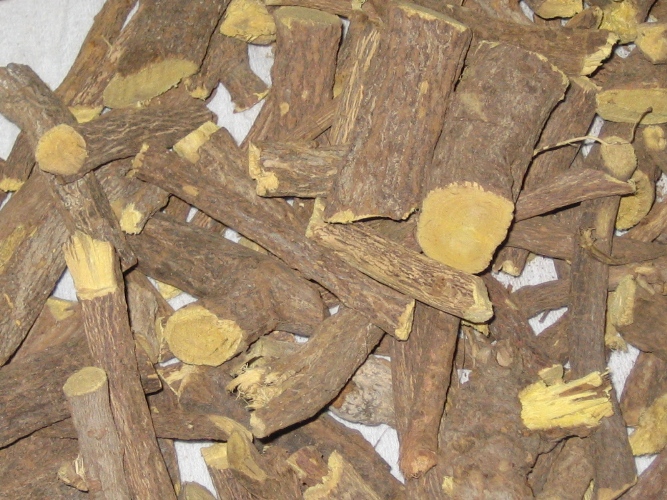 DRIED LICORICE ROOTS