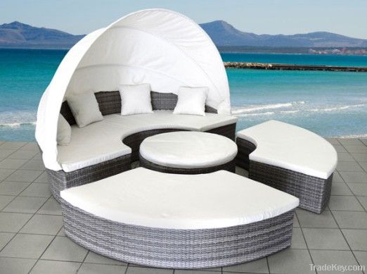 Rattan sun bed