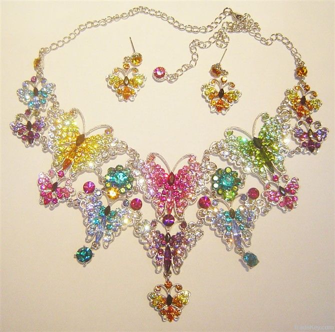 FASHION NECKLACE