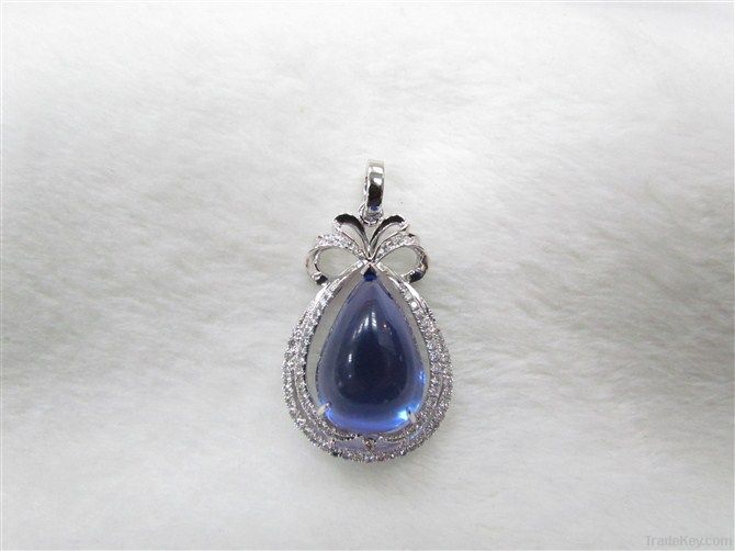 18K Gold Diamond Blue Sapphire pendant