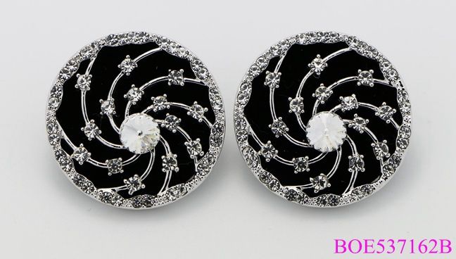 Vintage Charming Style Coin Shape Statement Stud Earrings for Lady