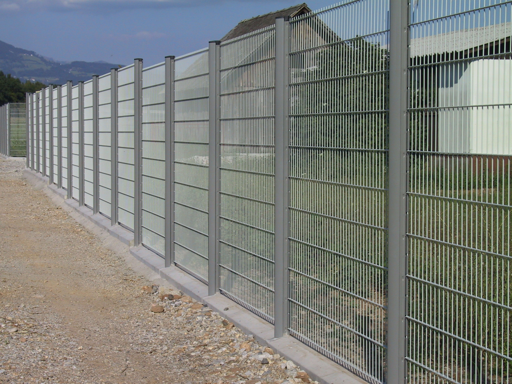 wire mesh fence