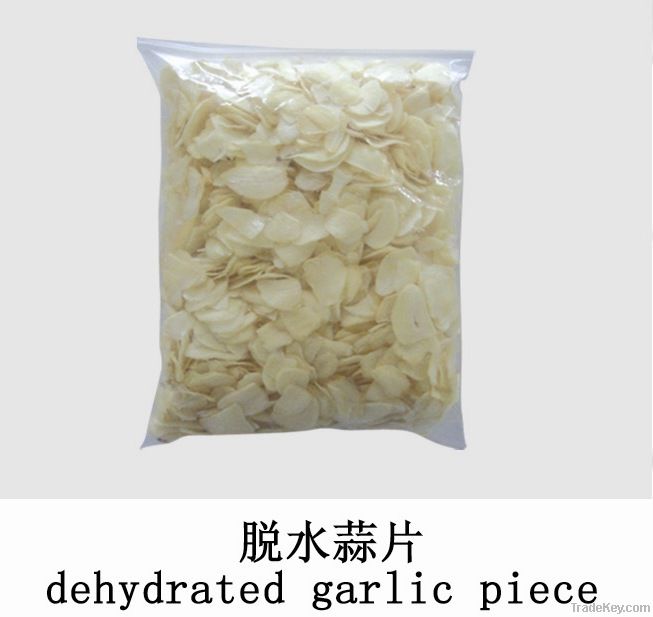 dried garlic flakes