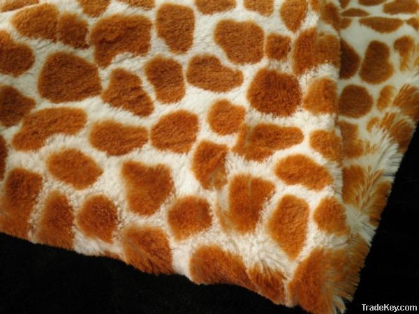 Polyester knitted plush fabric