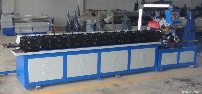 Roll forming machine