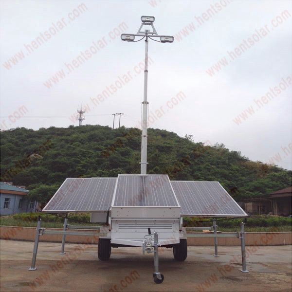 Mobile solar light tower