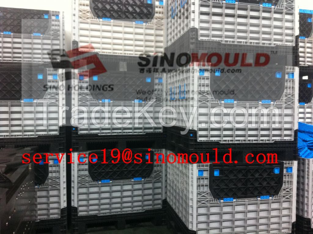 Plastic collapsible container with pallet