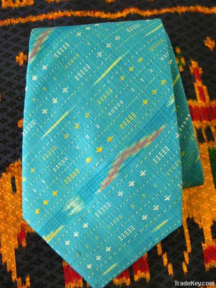 Praewa silk tie made to order