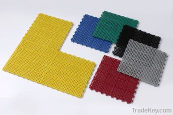 Non-slip interlocking floor tiles