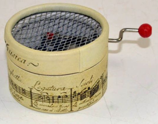 Hand crank music box