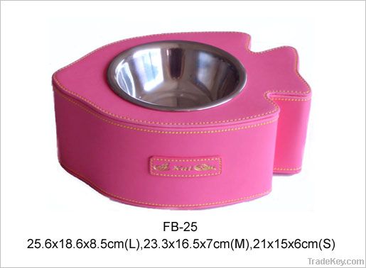 Fish shaped pet feeder