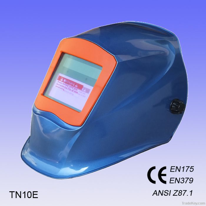 Auto darkening welding helmet