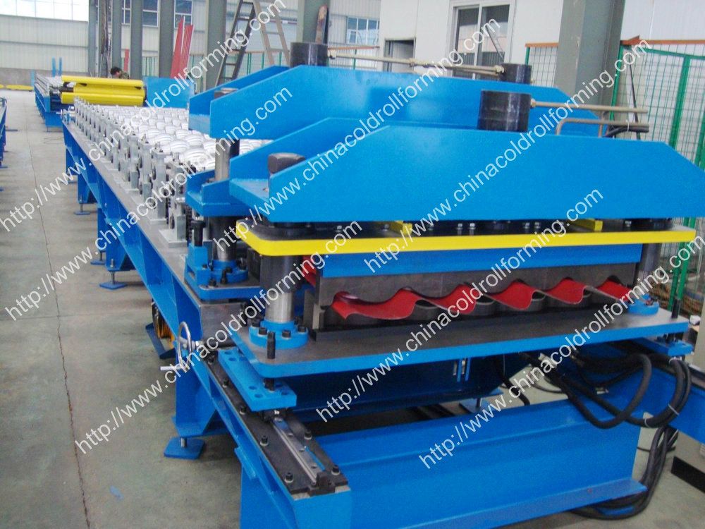 Roof tile machine