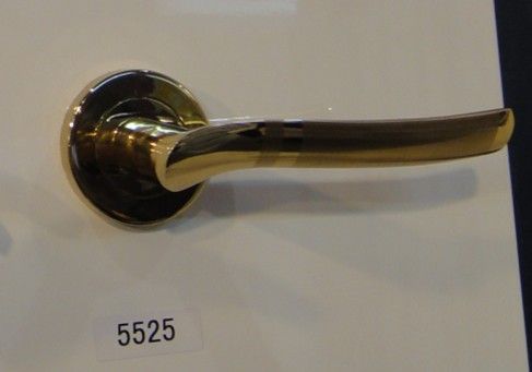 zamak door handle on rose