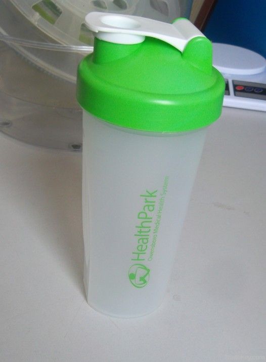 20 oz Plastic Shaker Bottle with blender ball