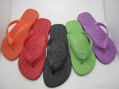 women stock slippers