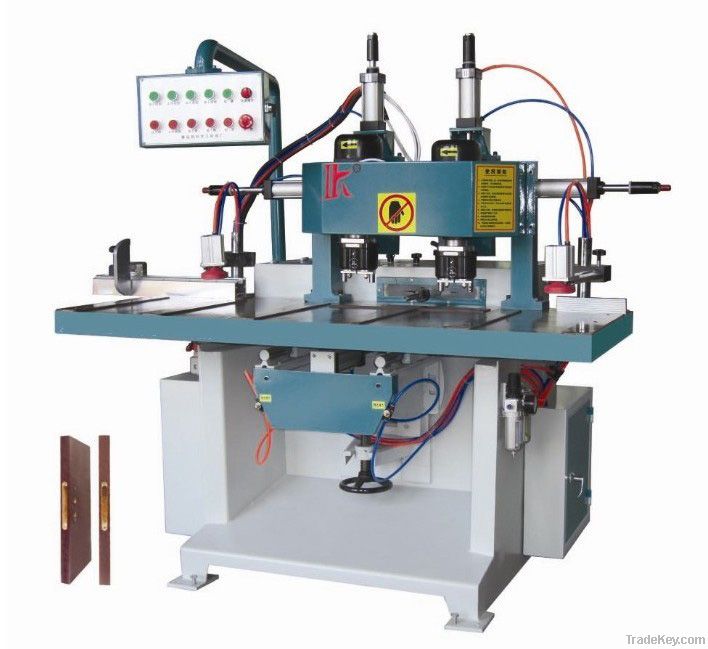 Wood lock mortsing machine for doors