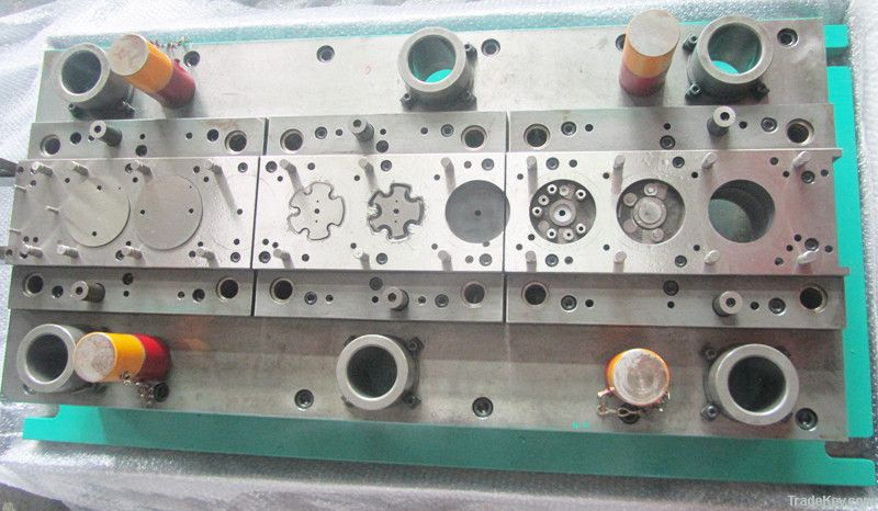 Vehicle stamping mould