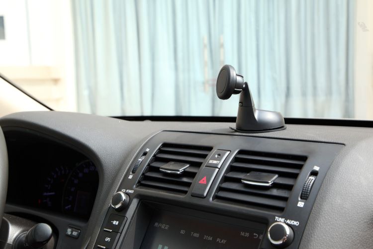 Universal in car windshield magnetic holder for smartphone