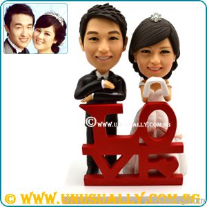 PERSONALIZED 3D LOVELY WEDDING CAKE TOPPER FIGURINES