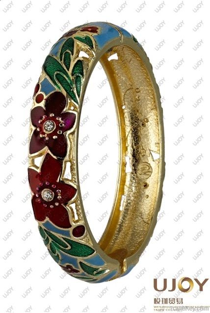 2012 Hollow-out fashion bangle