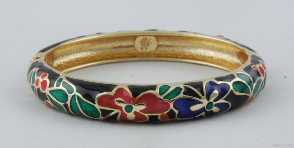 2012 vintage-style bangle