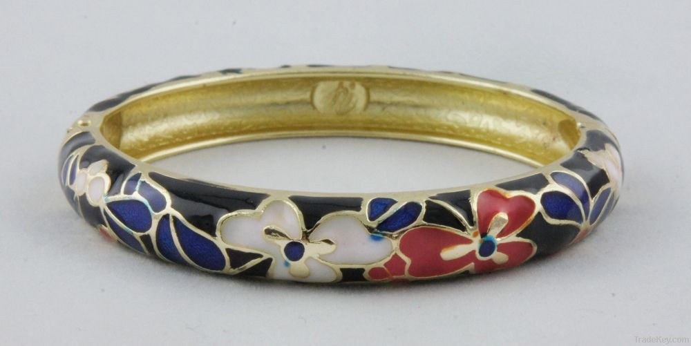 2012 vintage-style bangle