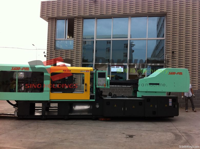 plastic injection molding machine